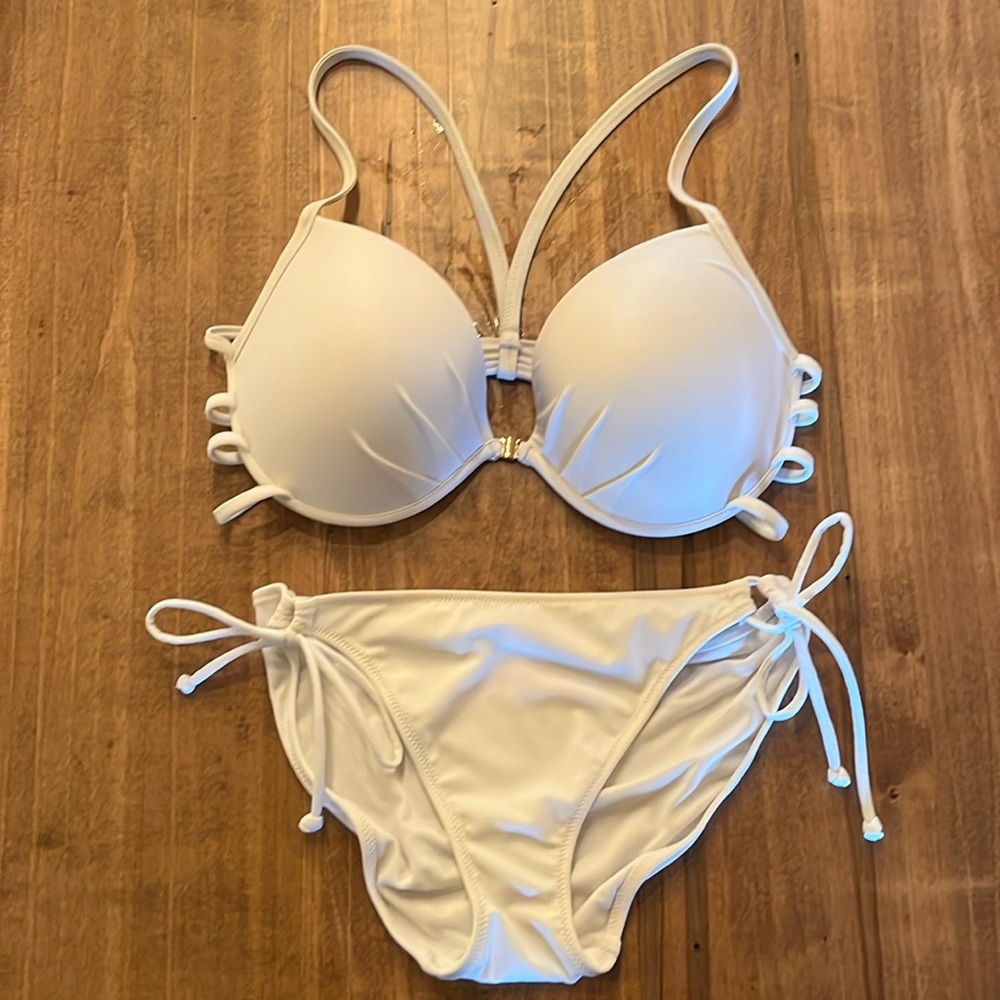 Victoria’s Secret Bikini 36d Medium
